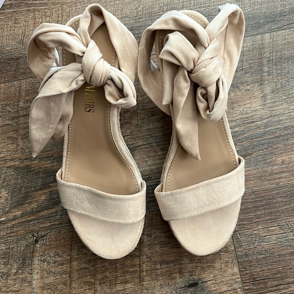 Dream Pairs soft suede tie wedge heels in size 7.5